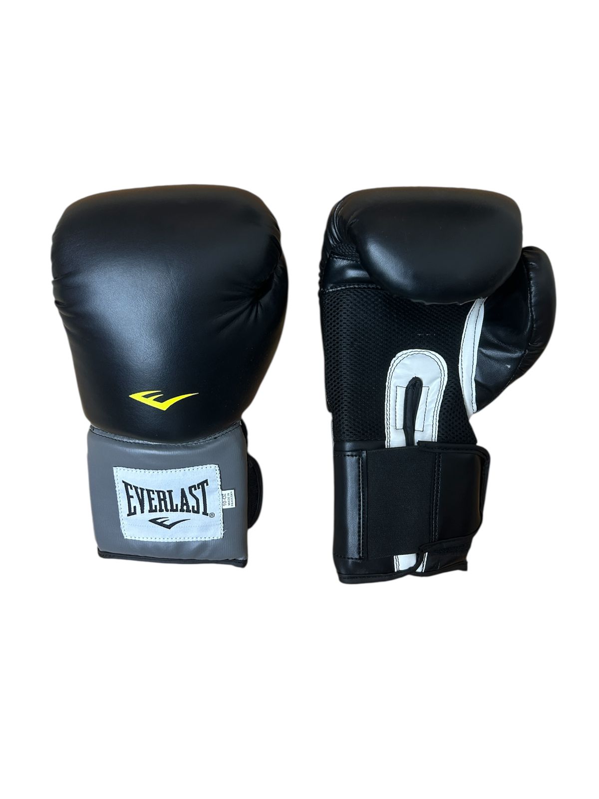 Boxing Gloves  Everlast  color black