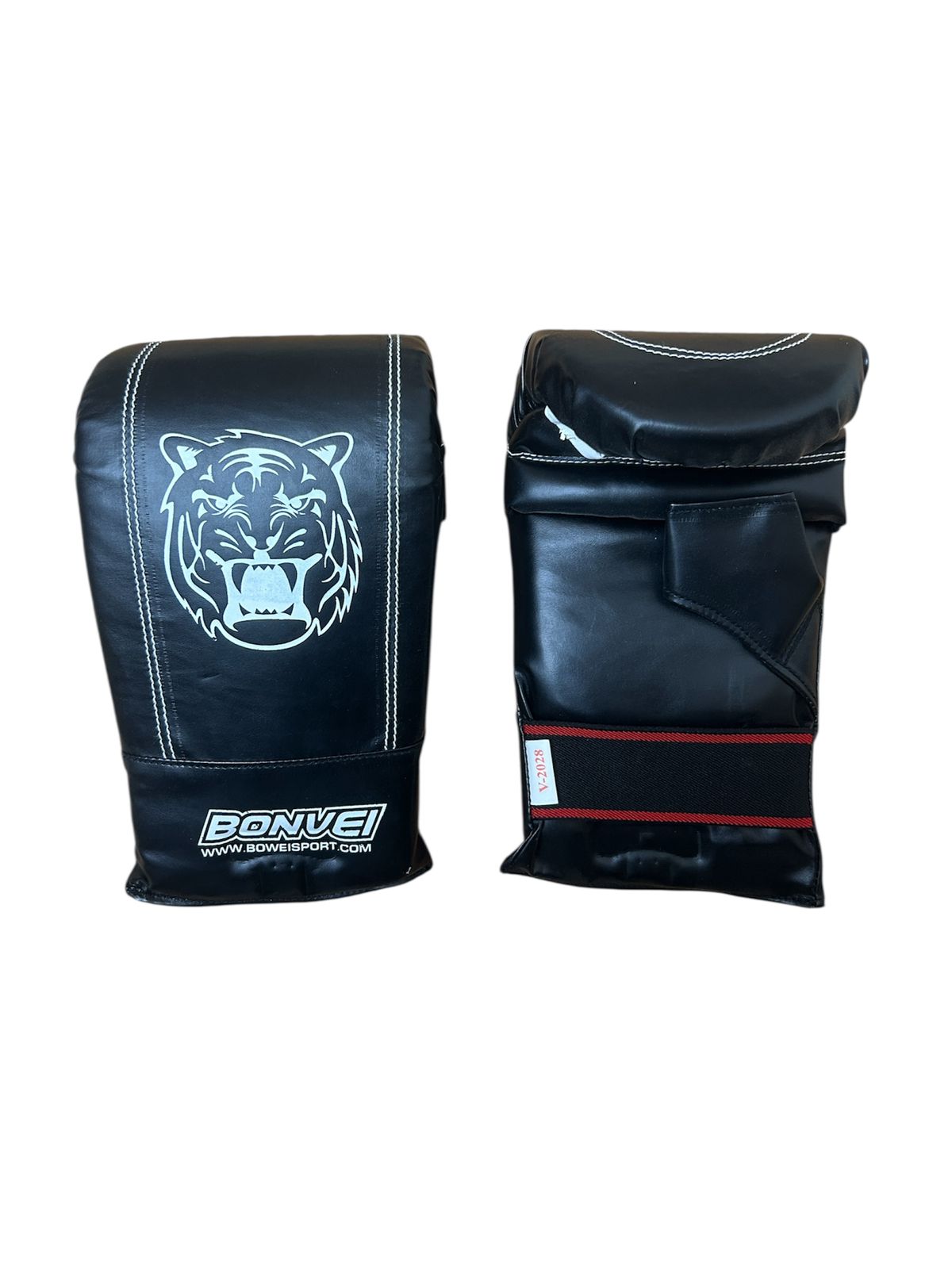 Bonvei Boxing Gloves color black